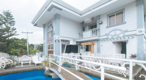 RedDoorz Premium at THE GRAND PENINSULA SUITES